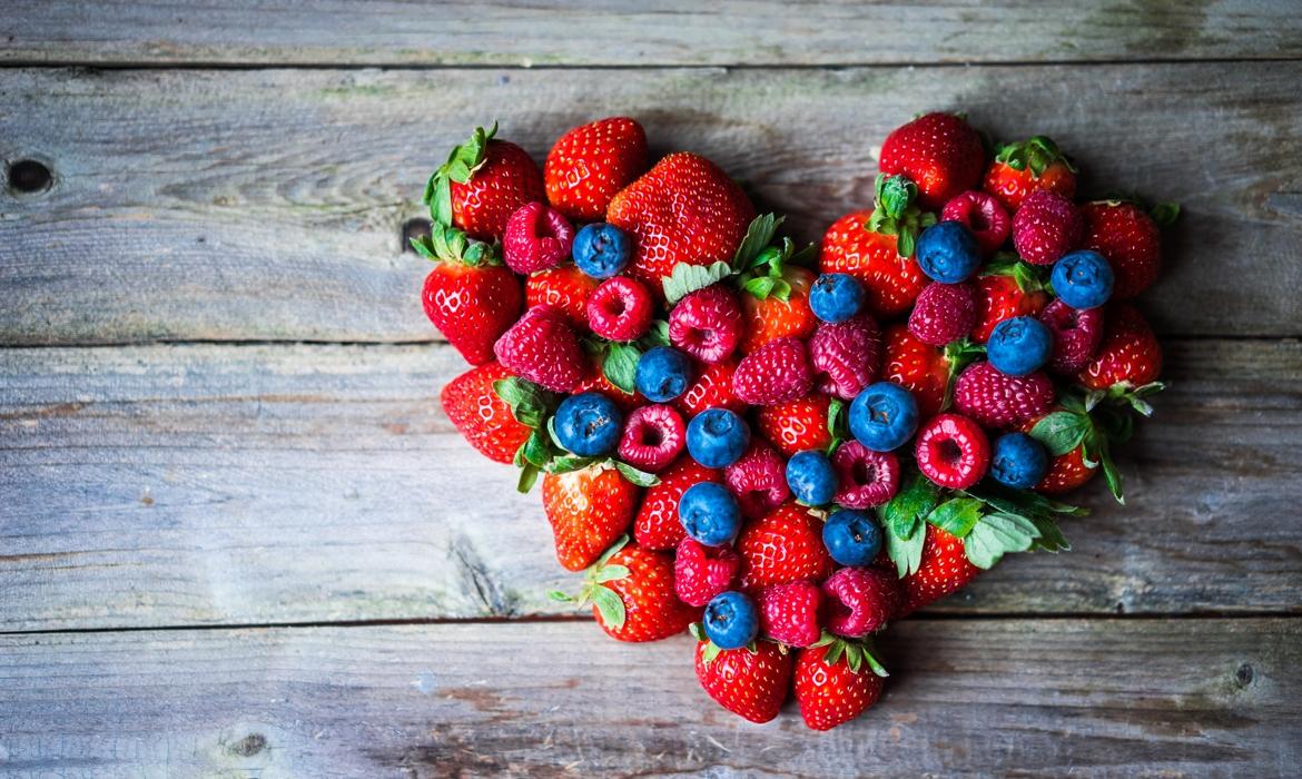 heart-healthy-food-berries-main-d